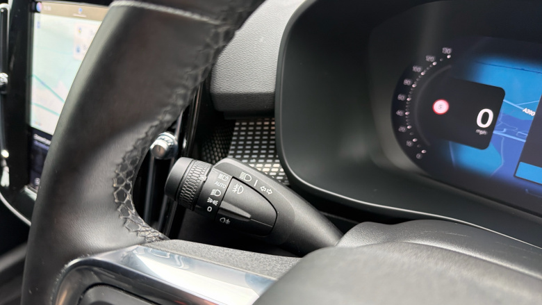 Volvo XC40 2.0 B4P Plus Dark 5dr Auto Petrol Estate